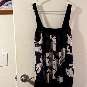 White House Black market tank